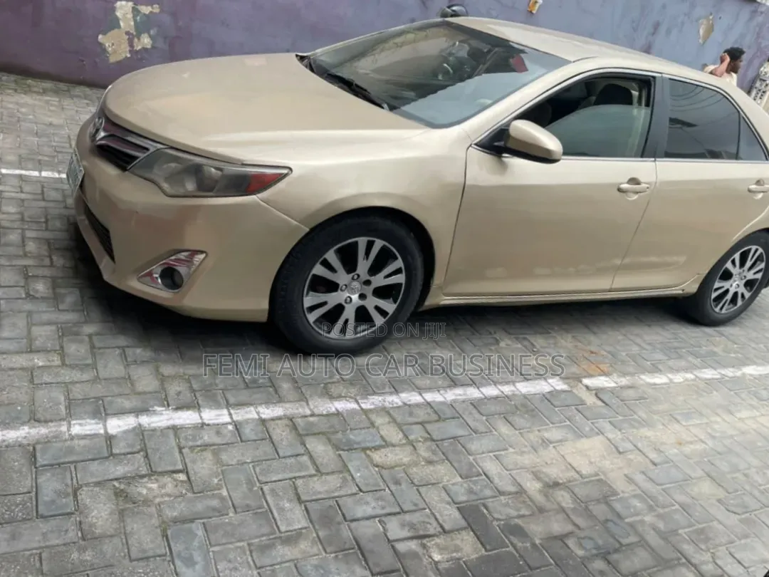 Toyota Camry 2012 Gold