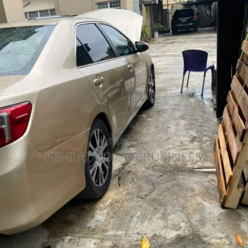 Toyota Camry 2012 Gold