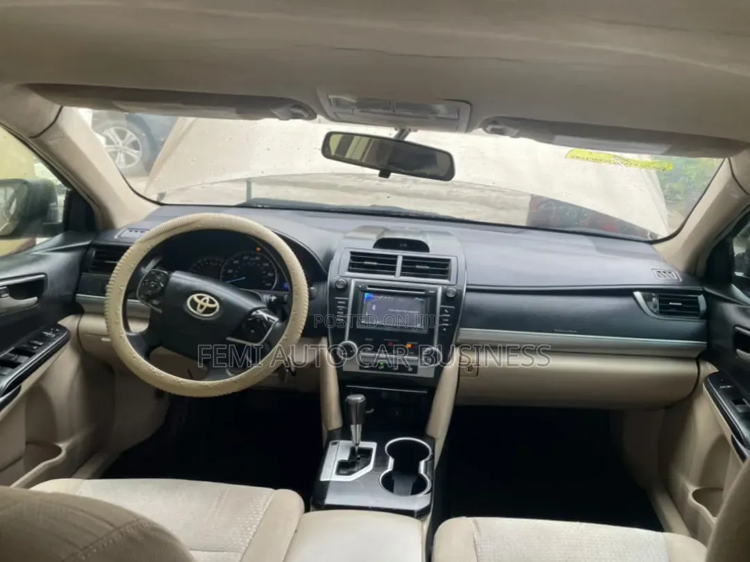 Toyota Camry 2012 Gold