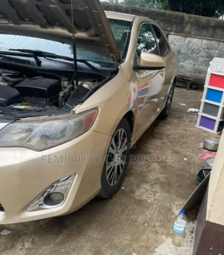 Toyota Camry 2012 Gold