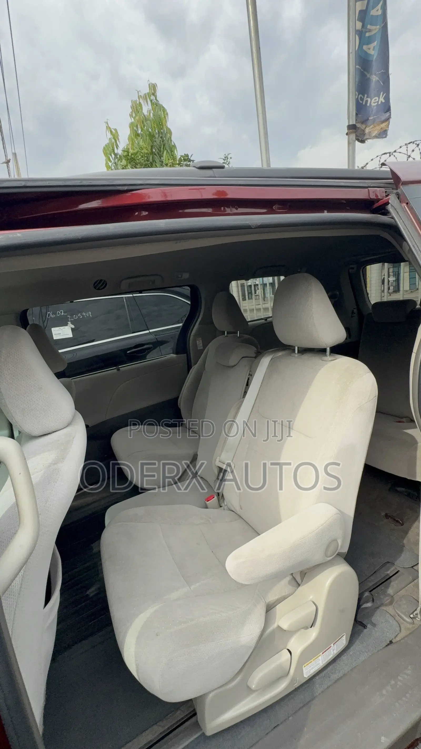 Toyota Sienna LE 8 Passenger (3.5L 6cyl 6A) 2016 Red