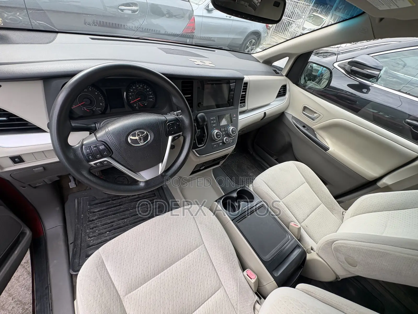 Toyota Sienna LE 8 Passenger (3.5L 6cyl 6A) 2016 Red