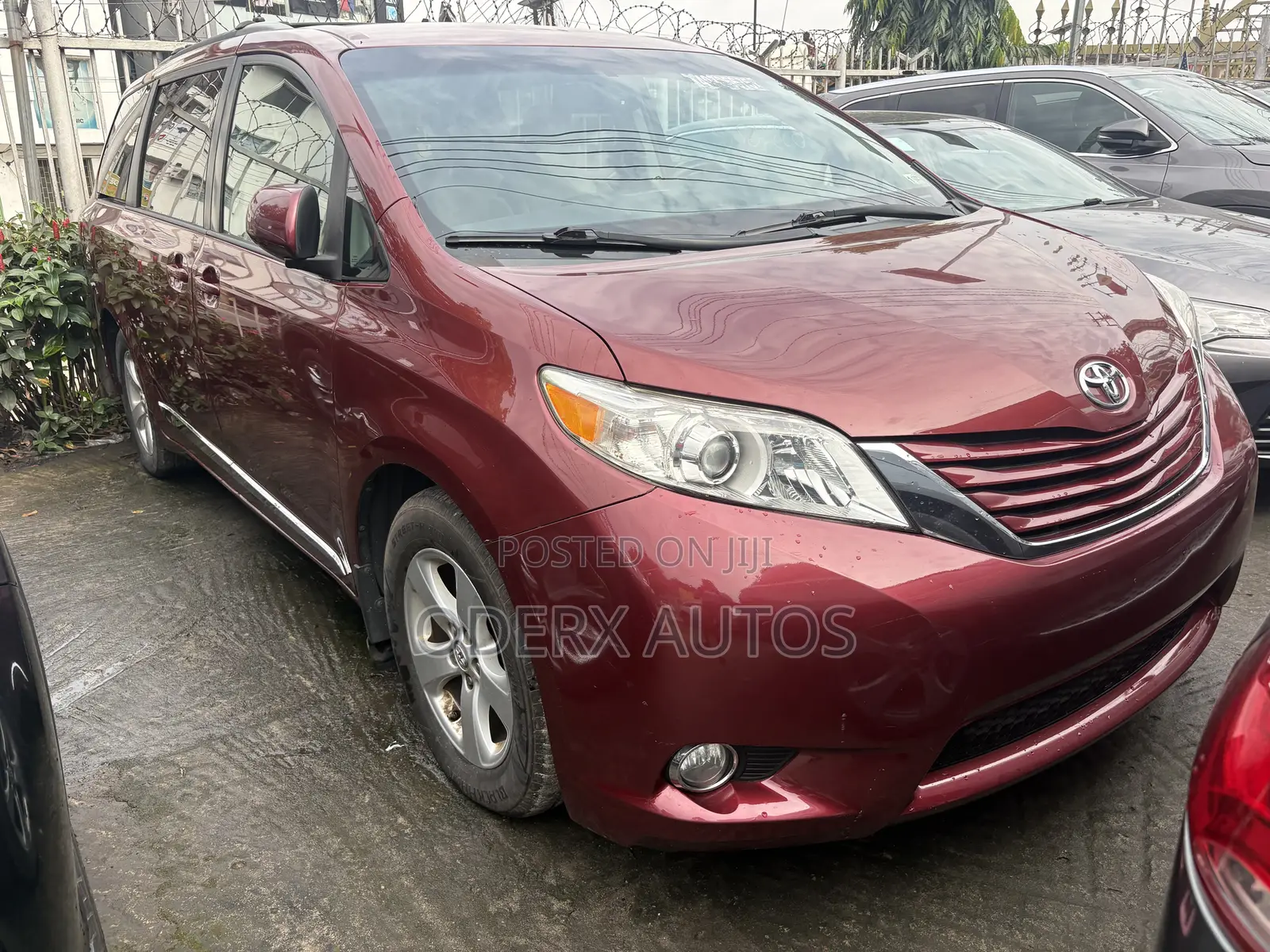 Toyota Sienna LE 8 Passenger (3.5L 6cyl 6A) 2016 Red