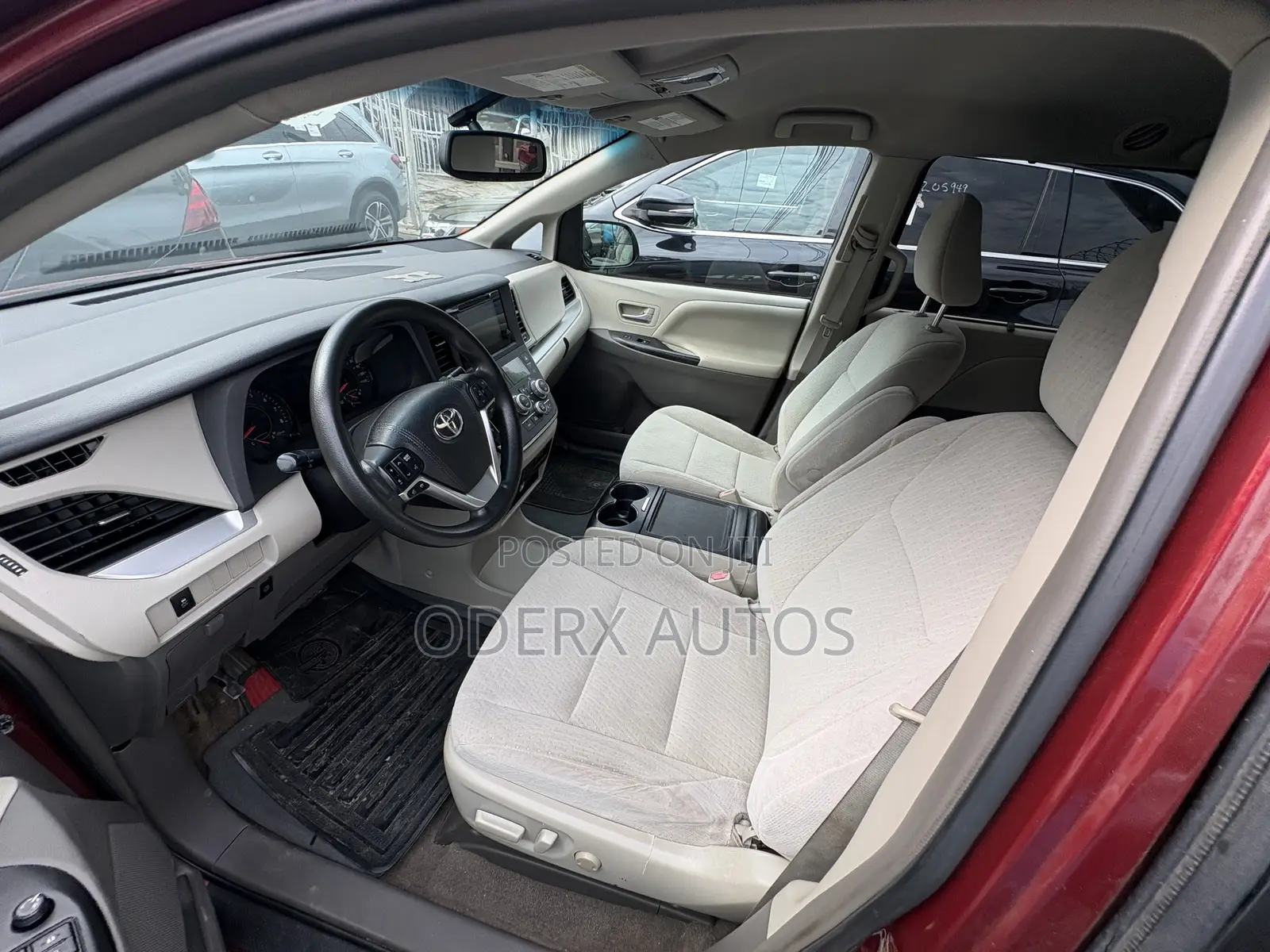 Toyota Sienna LE 8 Passenger (3.5L 6cyl 6A) 2016 Red
