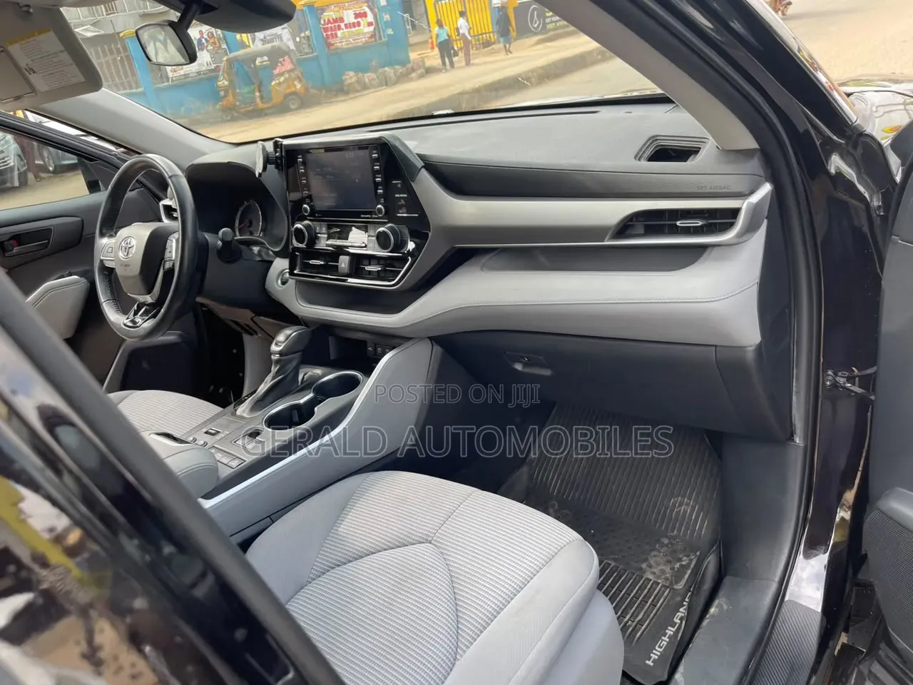 Toyota Highlander LE 2021 Black