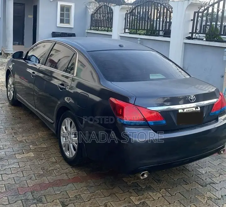 Toyota Avalon Limited Sedan FWD (3.5L 6cyl 6A) 2011 Gray