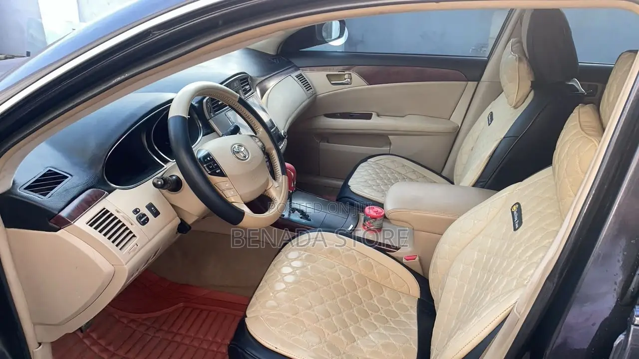 Toyota Avalon Limited Sedan FWD (3.5L 6cyl 6A) 2011 Gray
