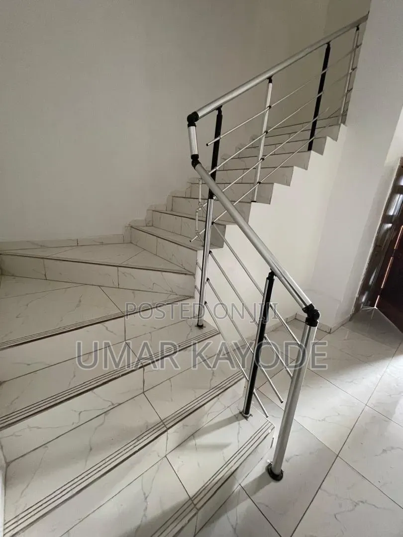 4bdrm Duplex in Chevron for sale