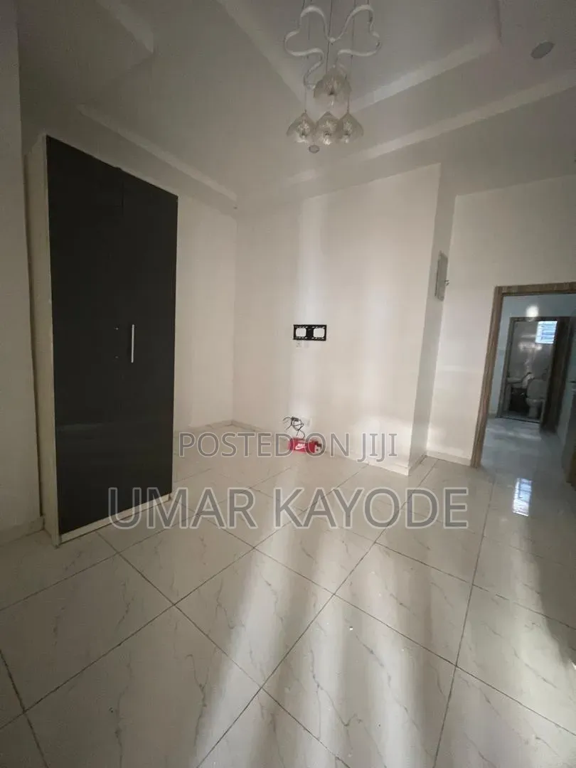 4bdrm Duplex in Chevron for sale