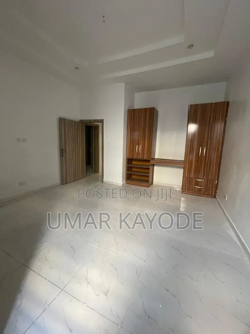 4bdrm Duplex in Chevron for sale