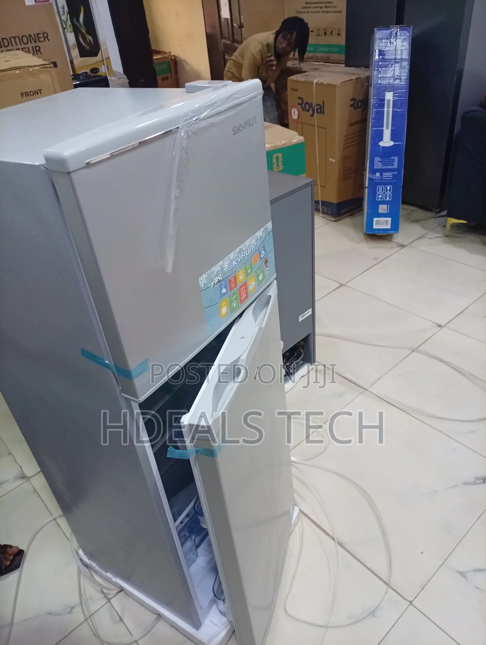 SkyRun BCD 138HC Durable-Style Appliance With a Modern Appearance
