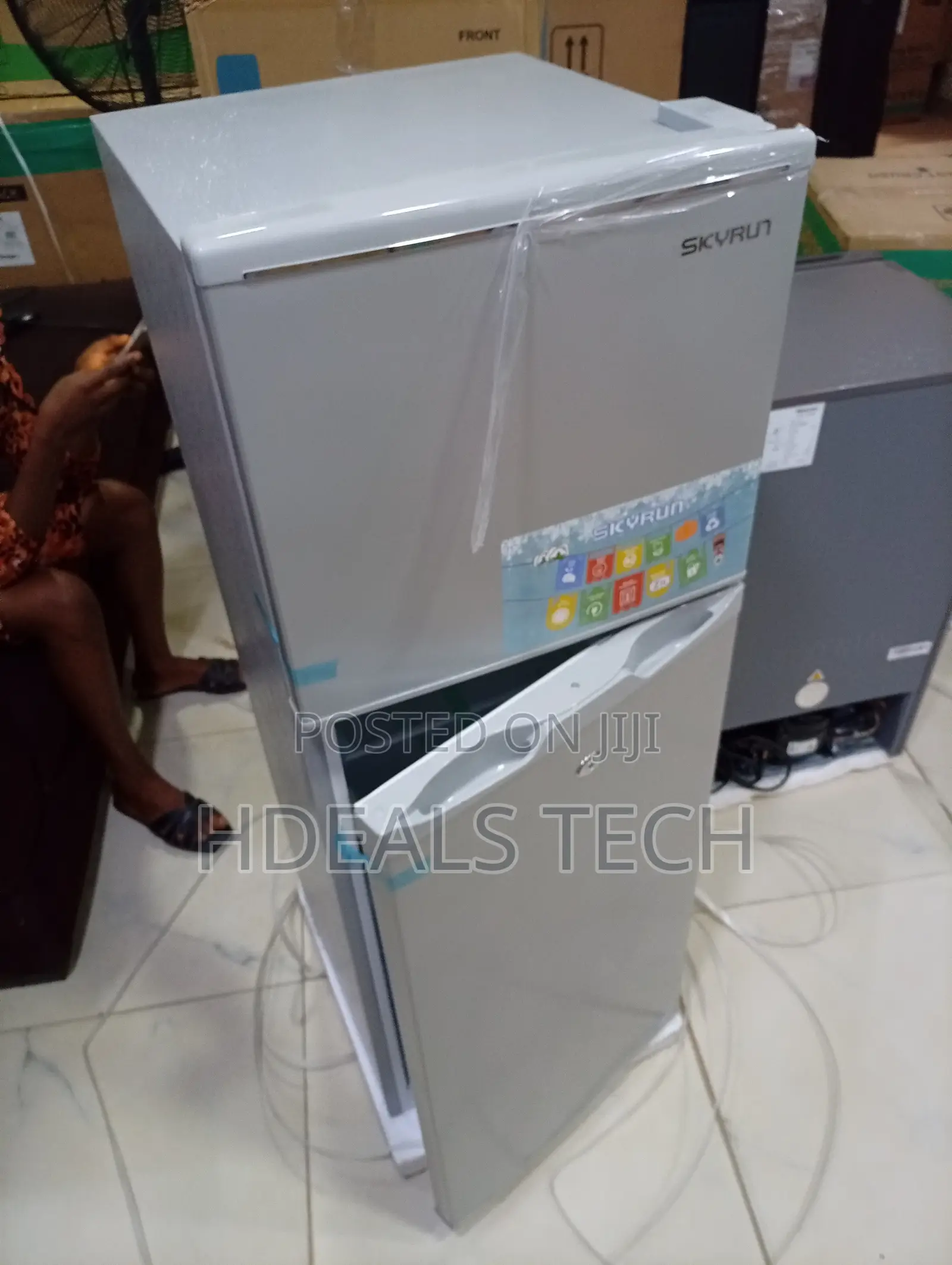 SkyRun BCD 138HC Durable-Style Appliance With a Modern Appearance