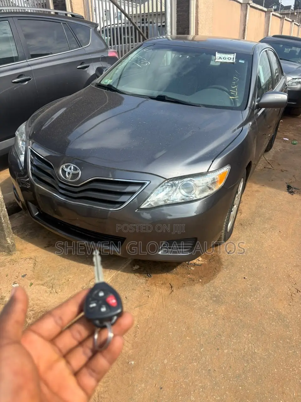 Toyota Camry LE 4dr Sedan (2.5L 4cyl 6A) 2011 Gray