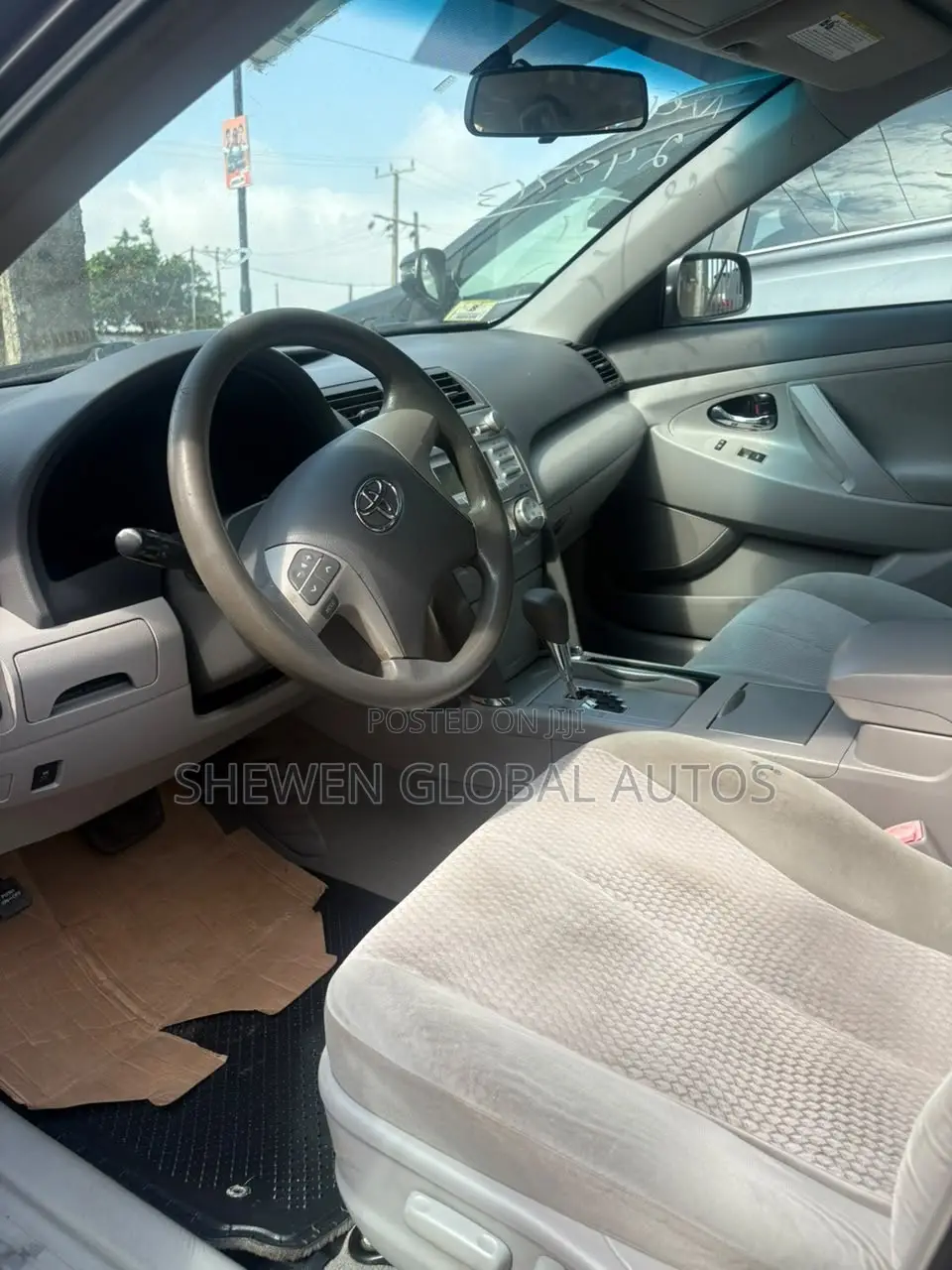 Toyota Camry LE 4dr Sedan (2.5L 4cyl 6A) 2011 Gray