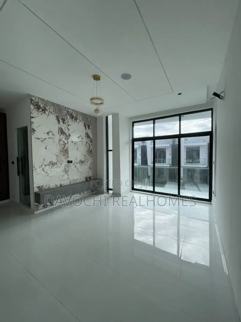 4bdrm Duplex in Ikota for sale