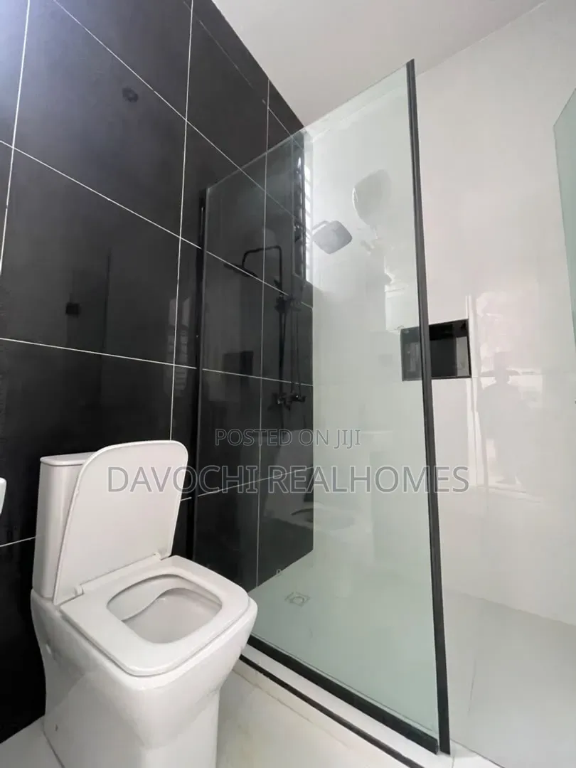 4bdrm Duplex in Ikota for sale