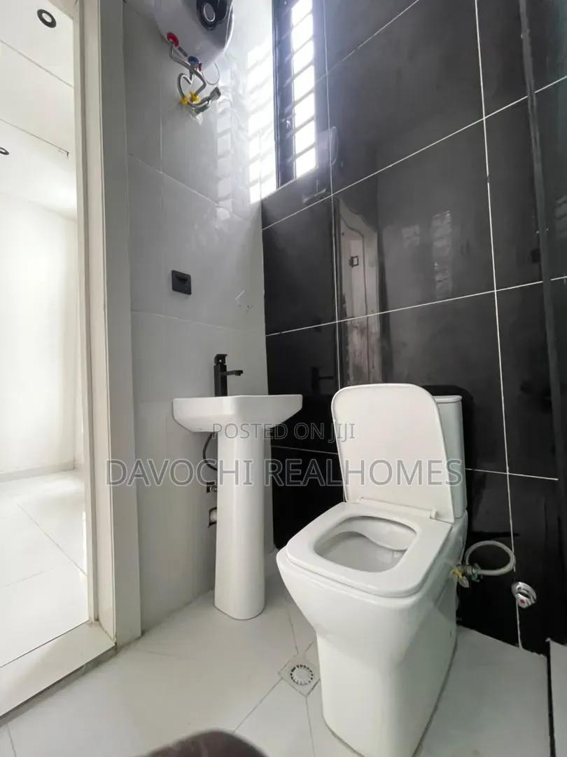 4bdrm Duplex in Ikota for sale