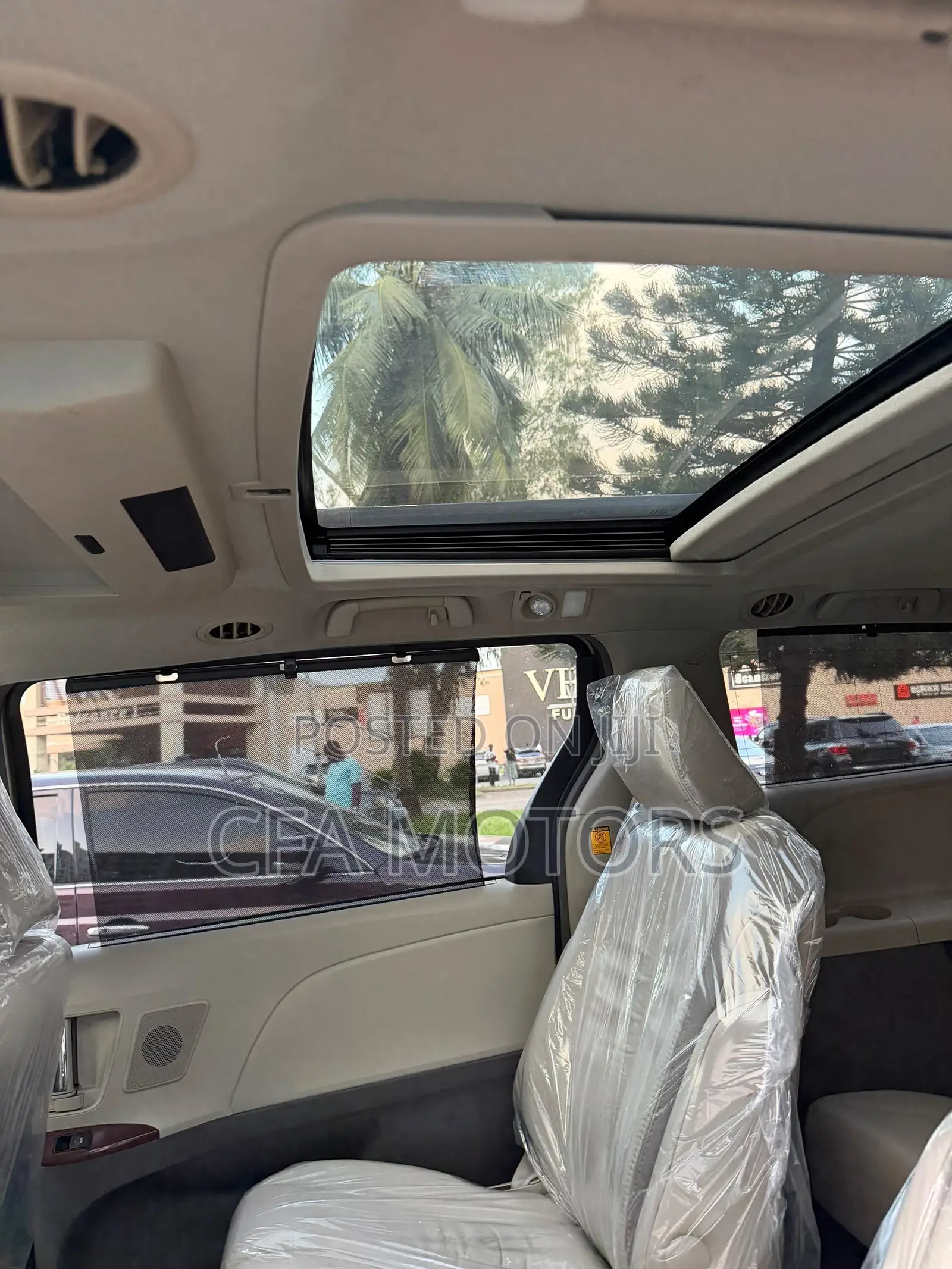 Toyota Sienna LE 7 Passenger 2011 Gold
