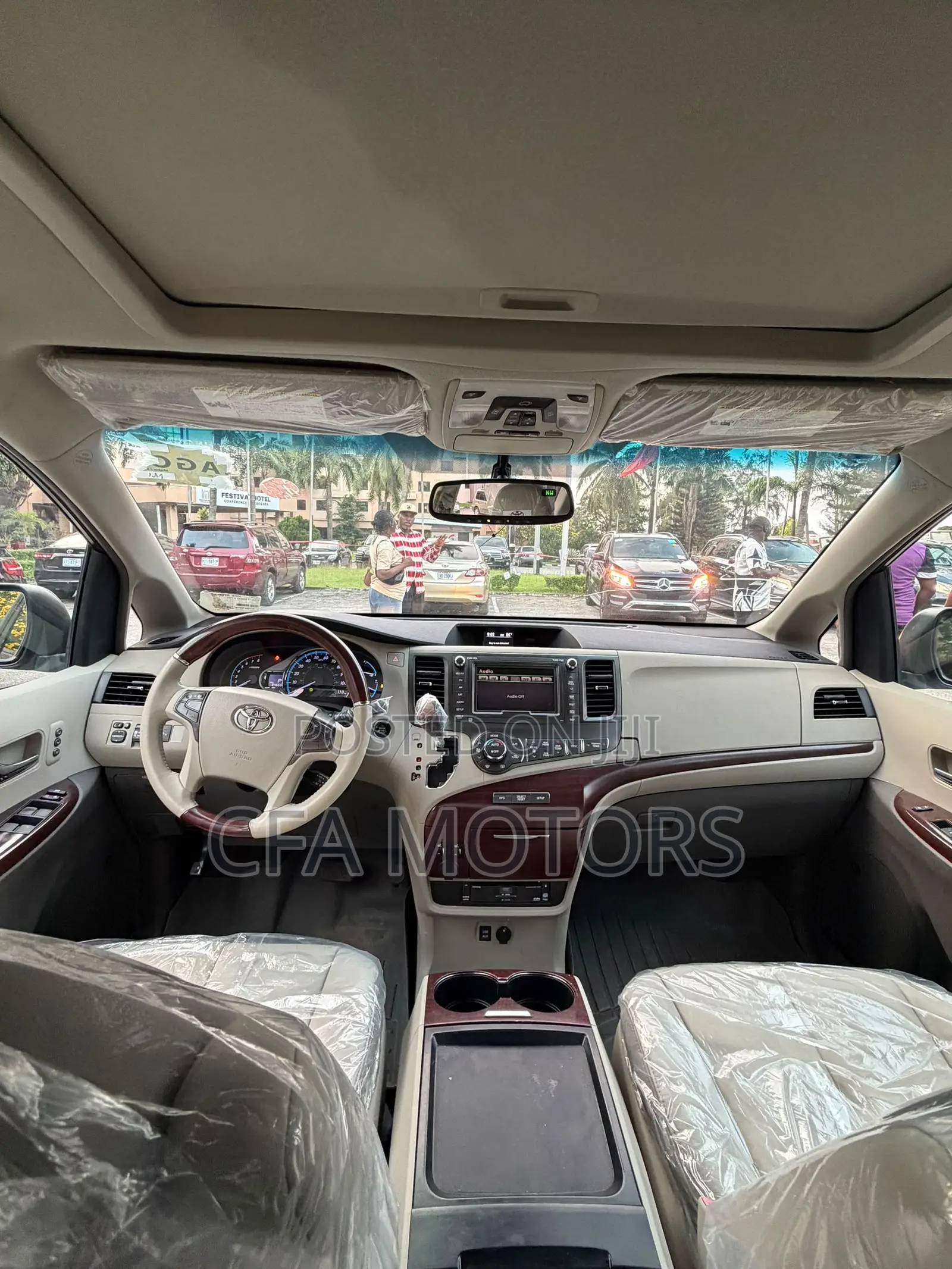 Toyota Sienna LE 7 Passenger 2011 Gold