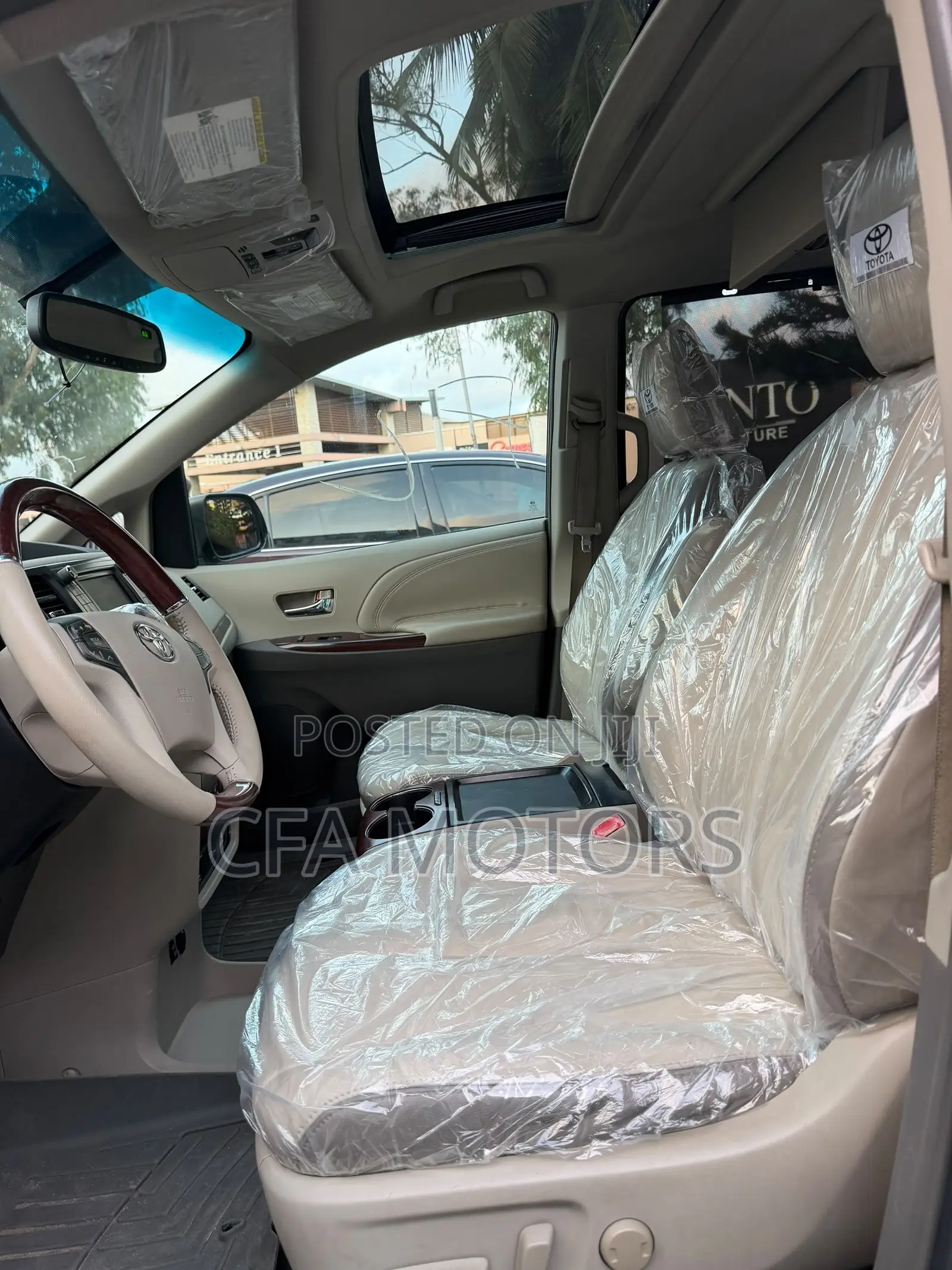 Toyota Sienna LE 7 Passenger 2011 Gold