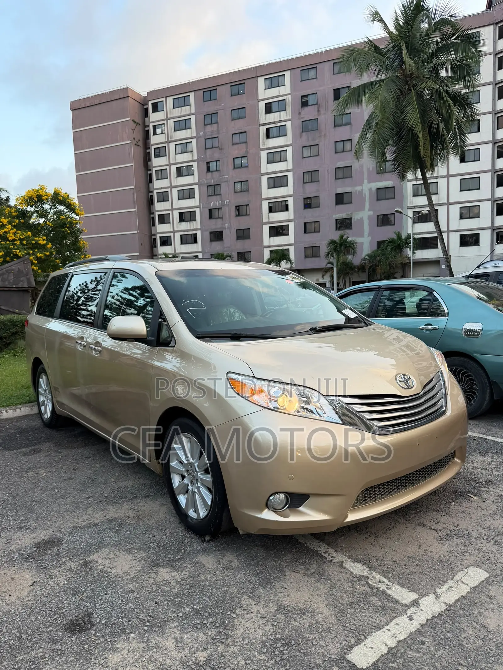 Toyota Sienna LE 7 Passenger 2011 Gold