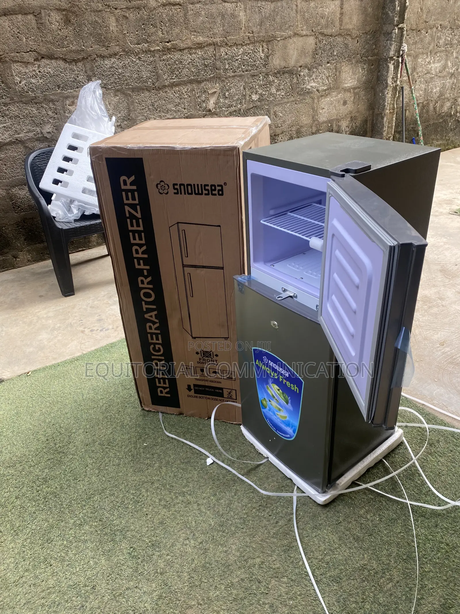 Snowsea BCD-166 120L Top Freezer Fridge for Kitchen Convenience