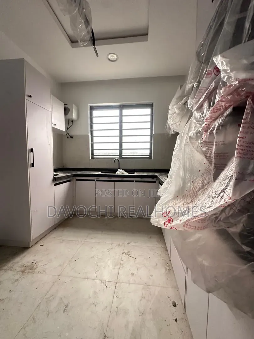 3bdrm Duplex in Sangotedo for sale