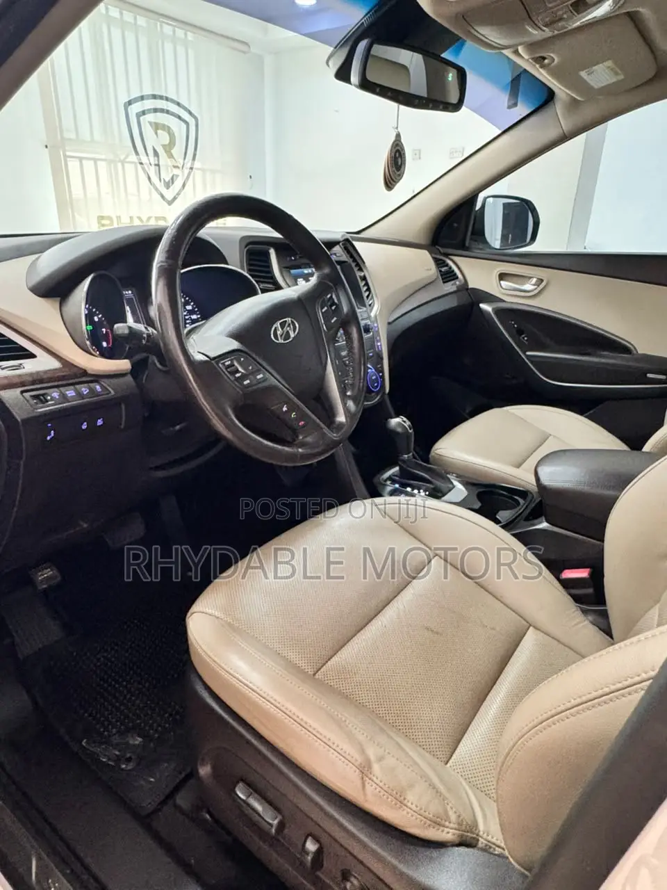 Hyundai Santa Fe 2017 White