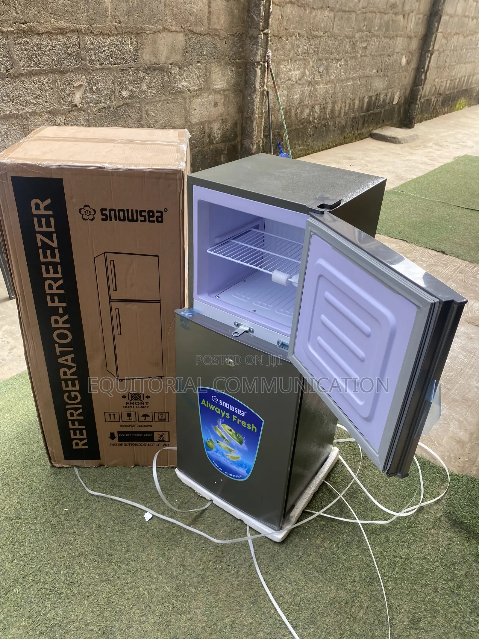 Snowsea BCD-166 120L Compact Fridge With Separate Freezer