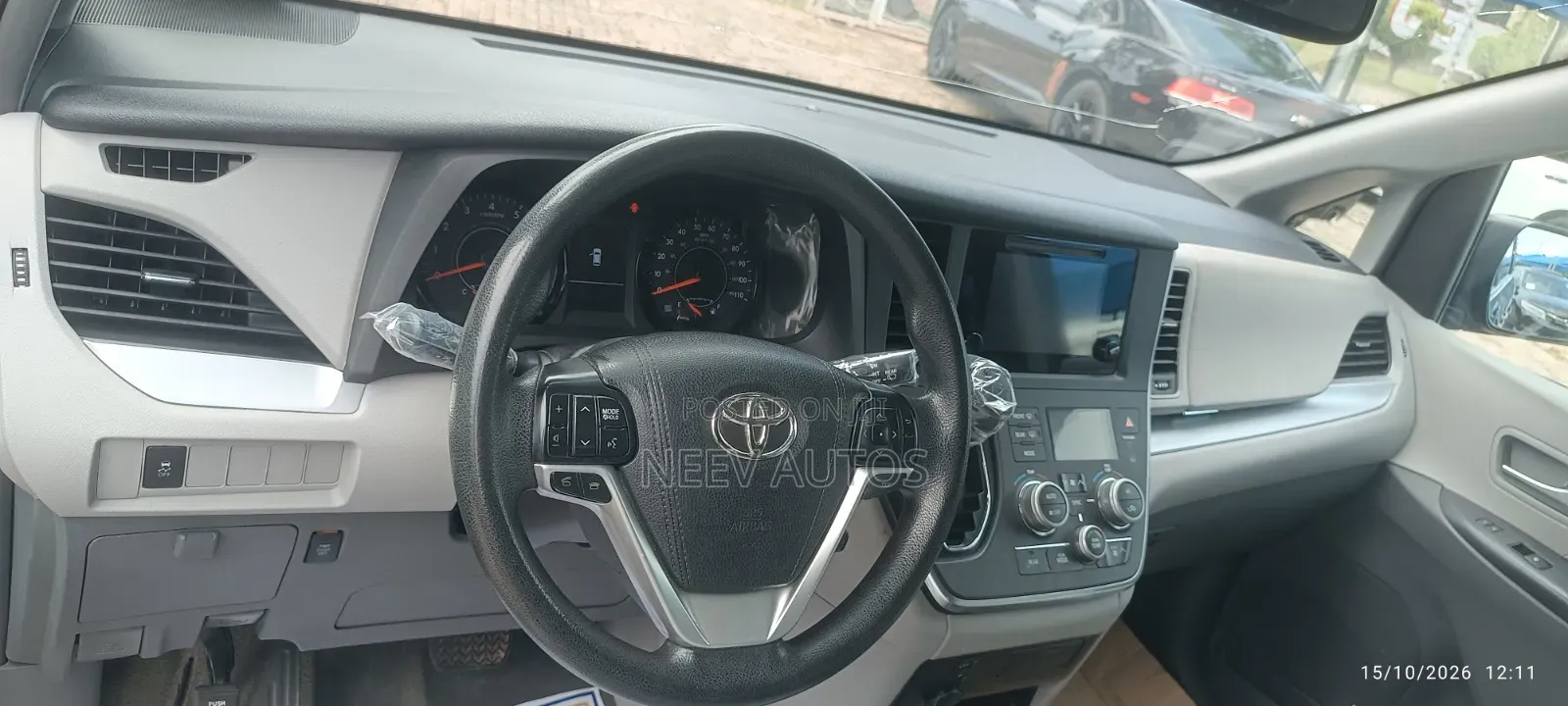 Toyota Sienna LE 7 Passenger Mobility (3.5L 6cyl 6A) 2016 Black