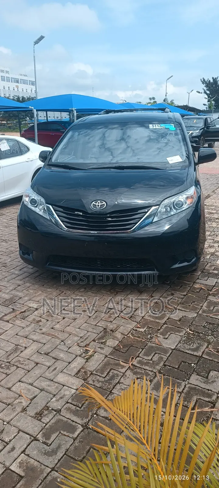Toyota Sienna LE 7 Passenger Mobility (3.5L 6cyl 6A) 2016 Black