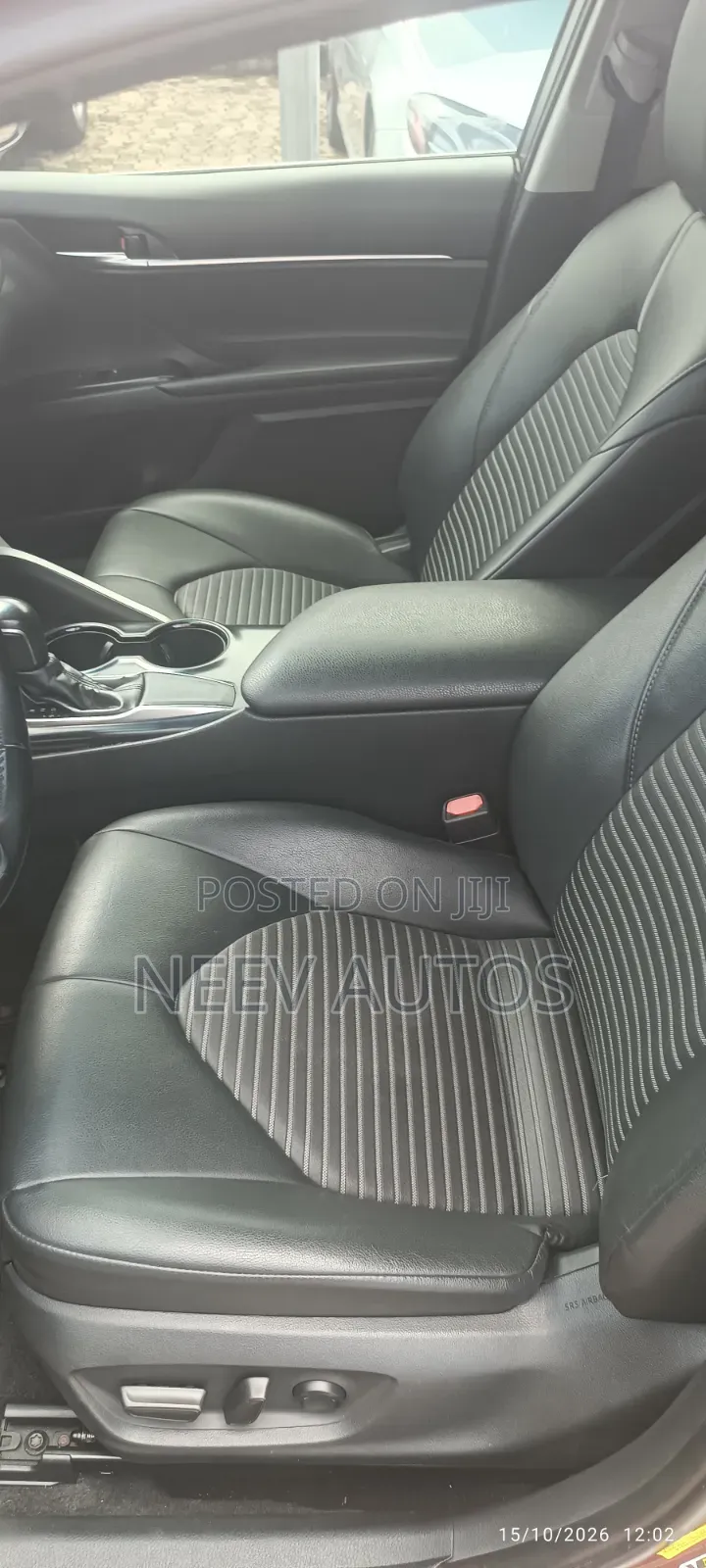 Toyota Camry SE FWD (2.5L 4cyl 8AM) 2018 Red