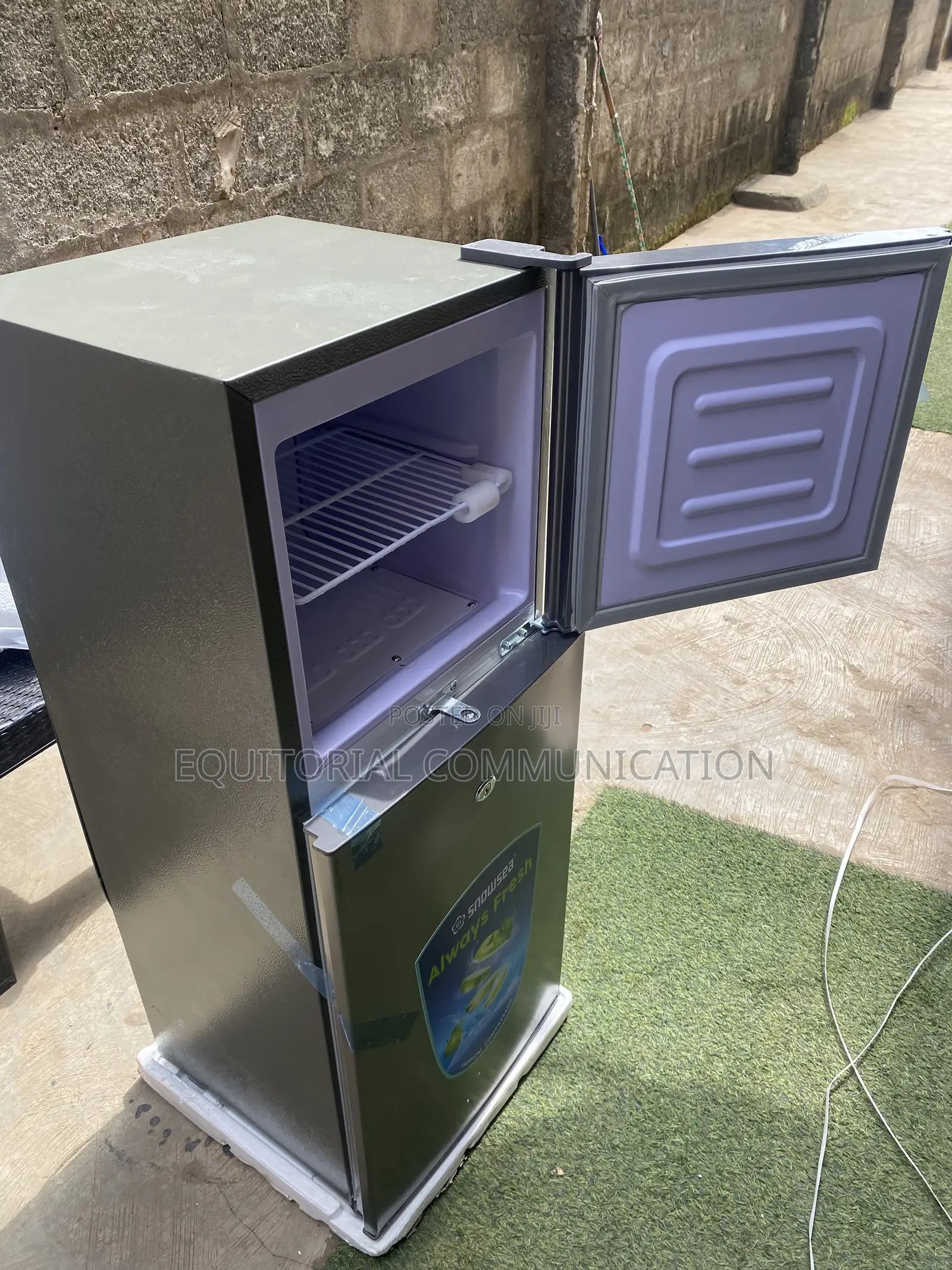 Snowsea BCD-166 120L Compact Household Fridge With Top Freezer