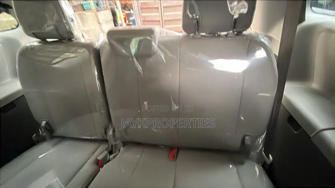 Toyota Sienna 2019 Silver