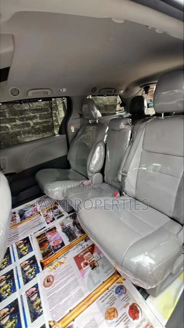 Toyota Sienna 2019 Silver