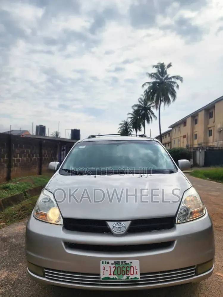 Toyota Sienna LE AWD 2005 Silver