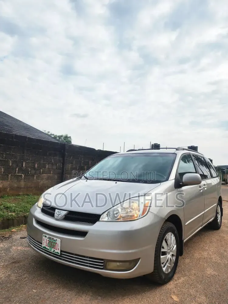 Toyota Sienna LE AWD 2005 Silver