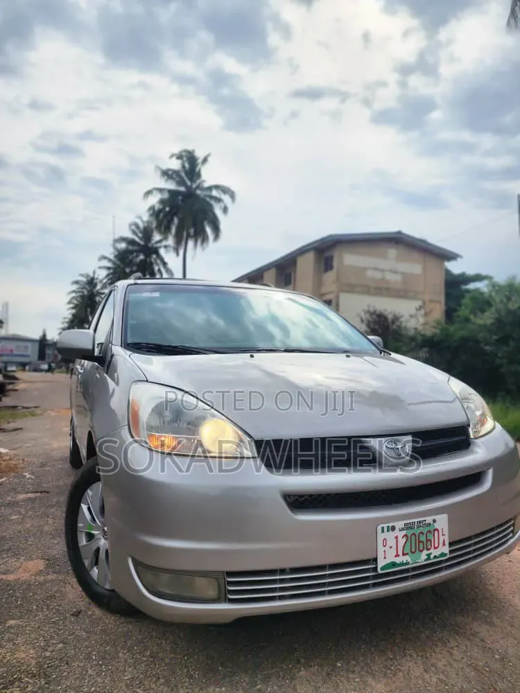 Toyota Sienna LE AWD 2005 Silver