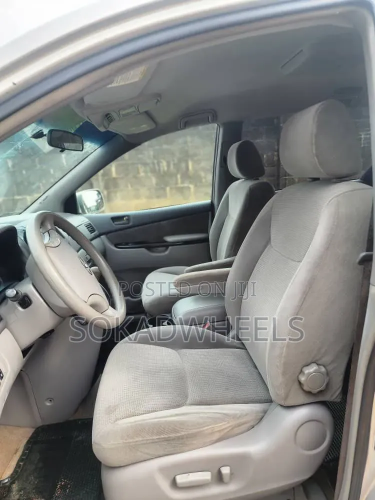 Toyota Sienna LE AWD 2005 Silver