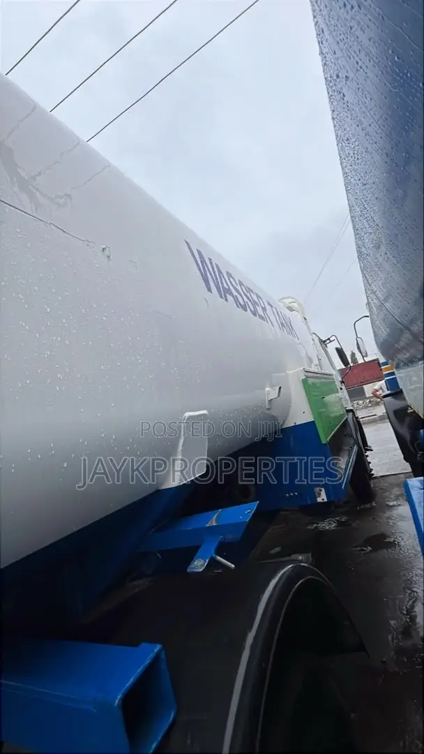 Mercedes Benz Tanker