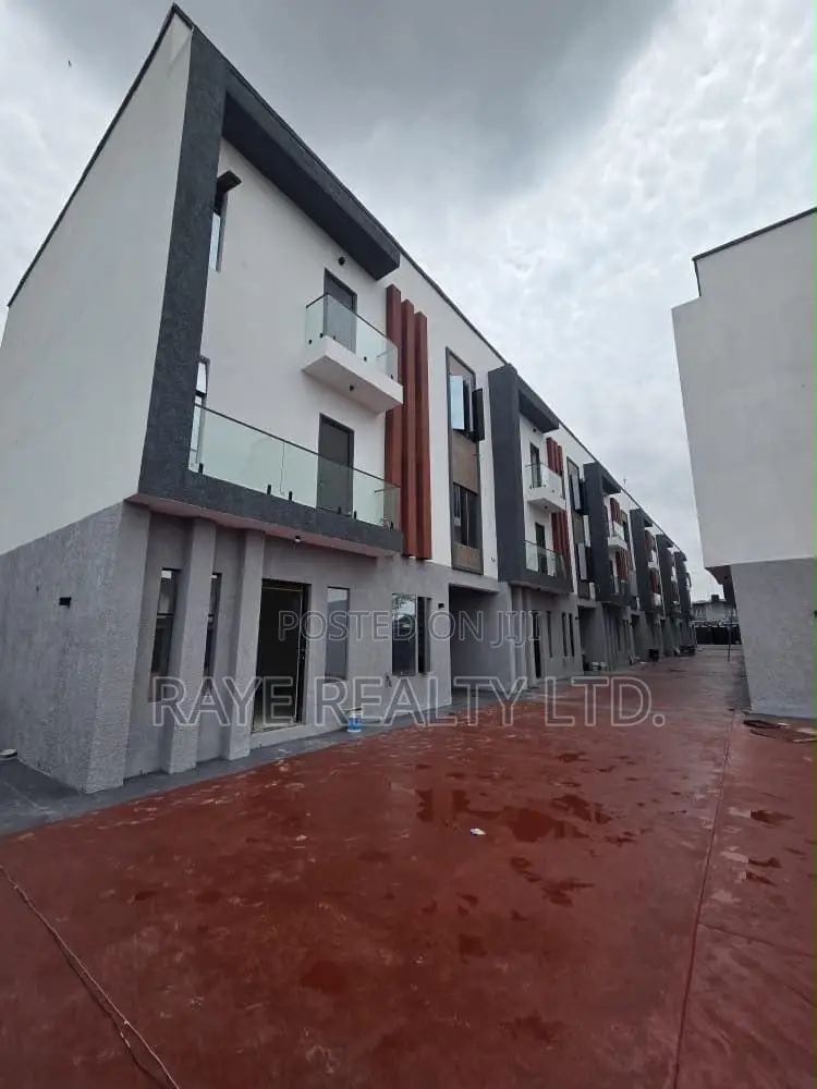 4bdrm Duplex in Ikeja for sale