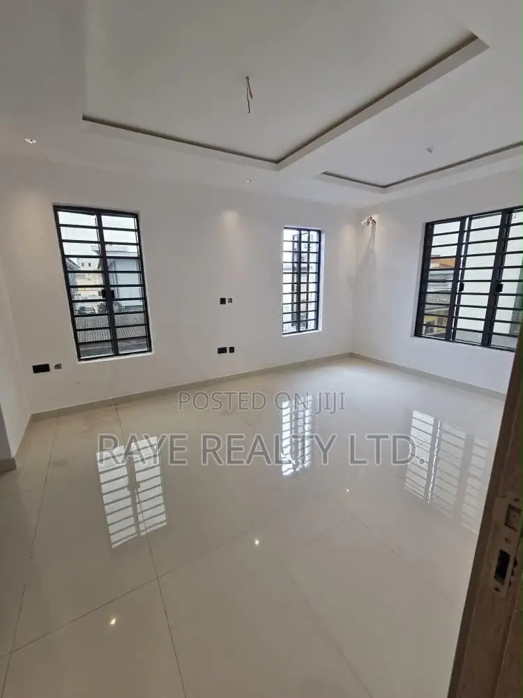 4bdrm Duplex in Ikeja for sale