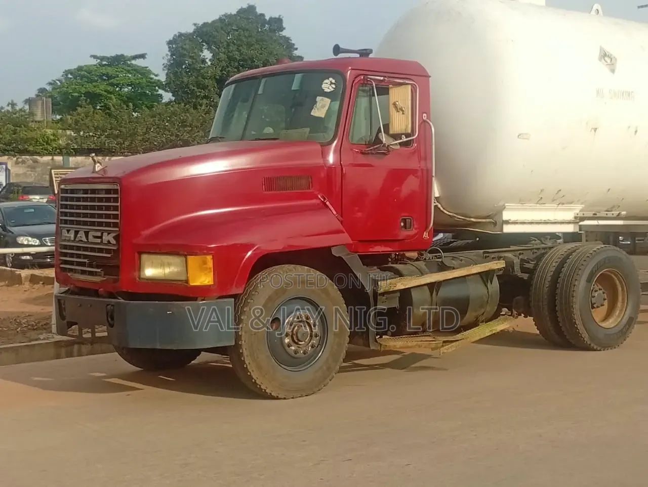 Mack Truck With 22 - 25 TONS LPG GAS BOBTAIL -Construction Company