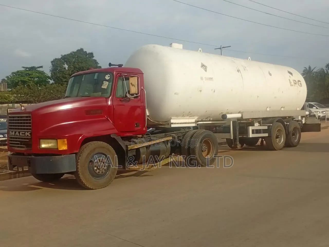 Mack Truck With 22 - 25 TONS LPG GAS BOBTAIL -Construction Company