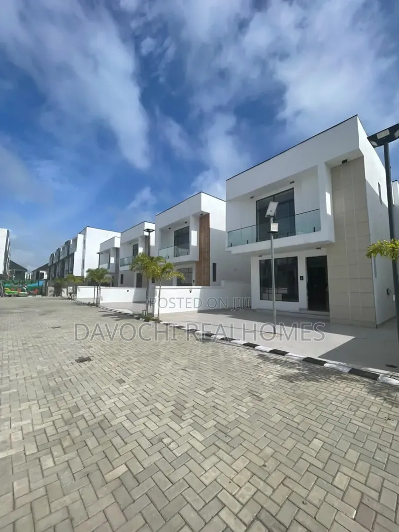 4bdrm Duplex in Ikota for sale
