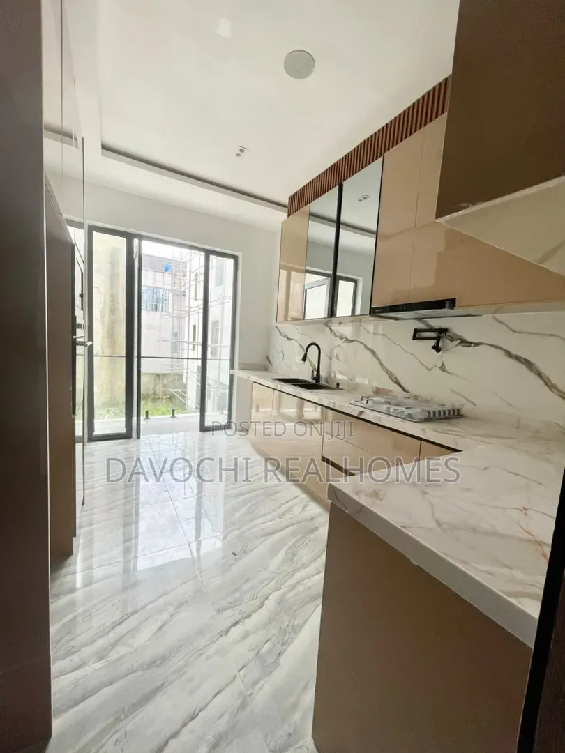 4bdrm Duplex in Ikota for sale