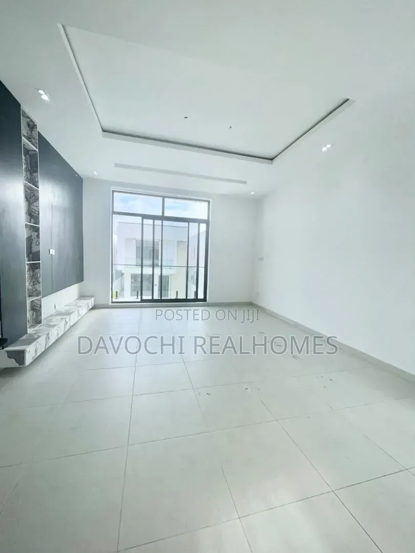 4bdrm Duplex in Ikota for sale