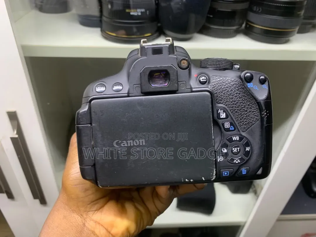 Canon EOS 700D With 18-55mm Lens