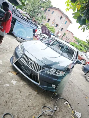 Lexus Es350 2016 With Panoramic Windscreen Glass Available