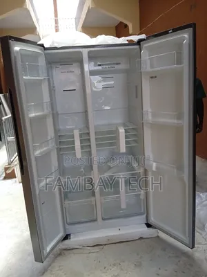Hisense 518L Refrigerator With Freezer Section